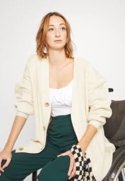 Even&Odd Gilet - Beige 21 Even&Odd Gilet - Beige -Even-Odd Boutique 25dcdcb1015c429b8601a3a6024cedff