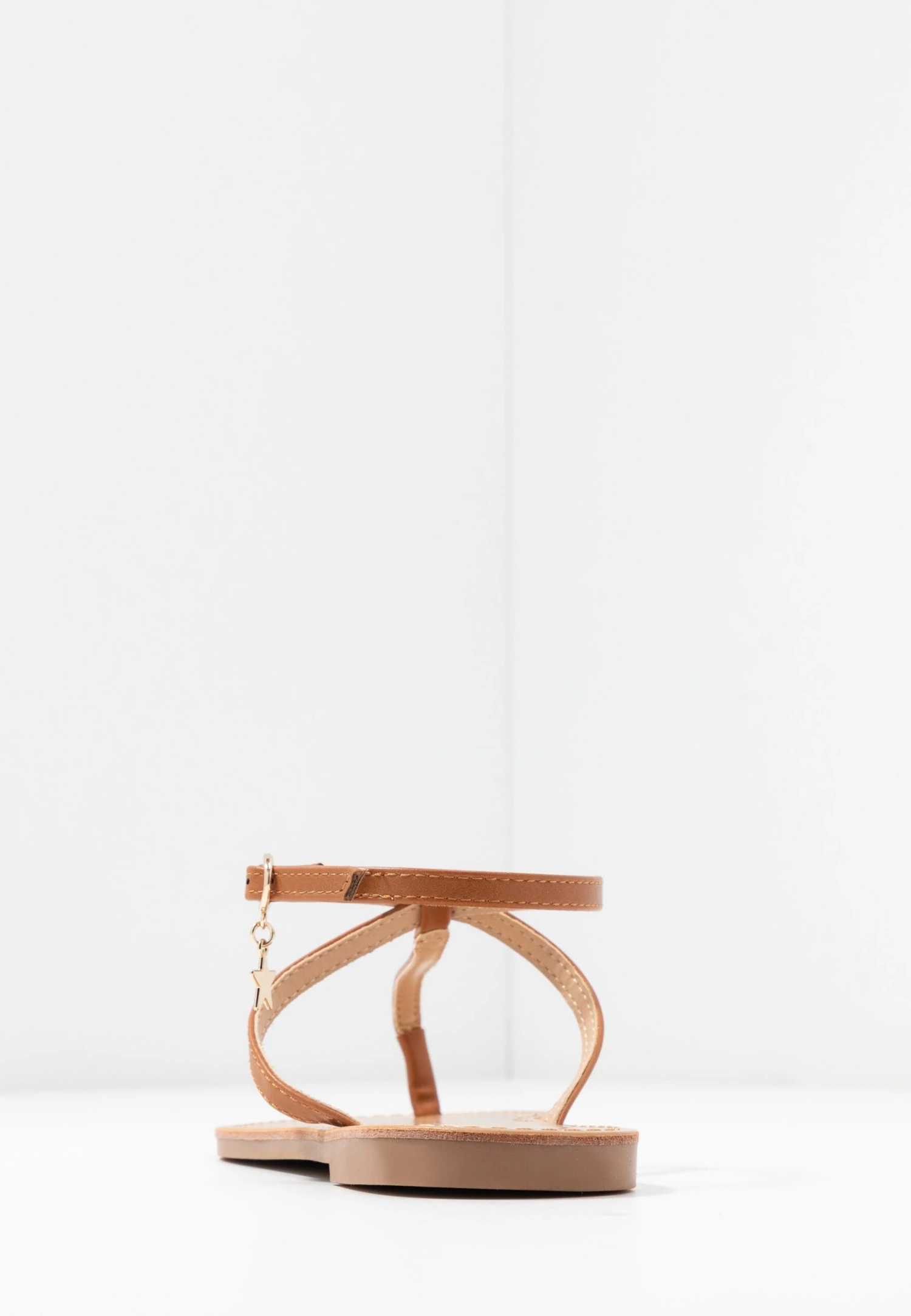 Even&Odd Tongs - Cognac 8 Even&Odd Tongs - Cognac – Image 6