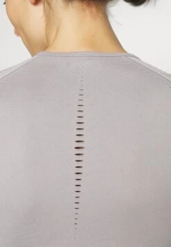 T-Shirt À Manches Longues - Grey -Even-Odd Boutique 6dc242e0327247be92569f2ea8a37f03