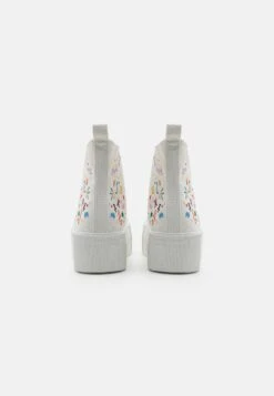 Even&Odd Baskets Montantes - White 11 Even&Odd Baskets Montantes - White -Even-Odd Boutique bf2f725d388441b097f8672441bf9546