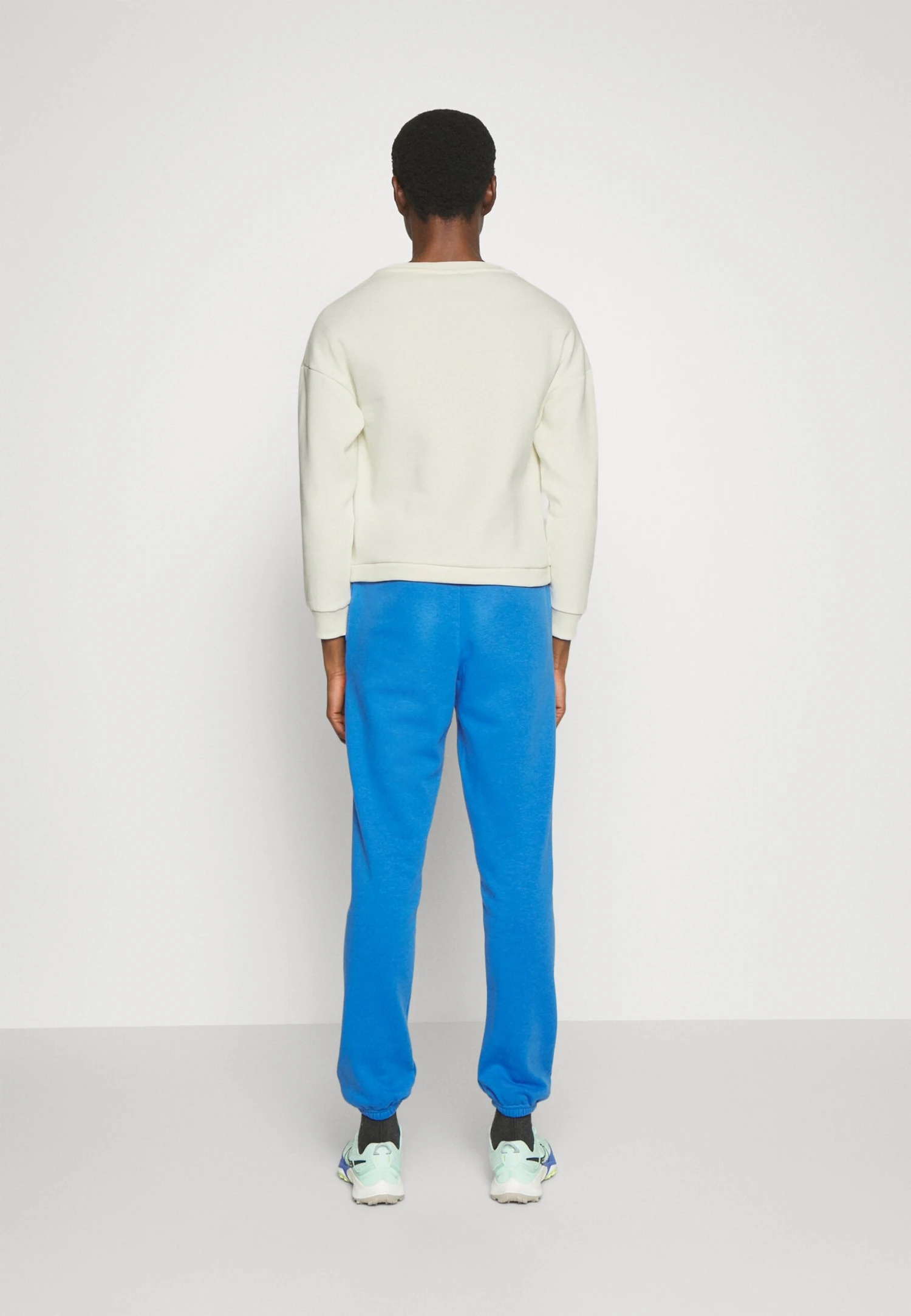 Sweatshirt - Beige 5 Sweatshirt - Beige – Image 3