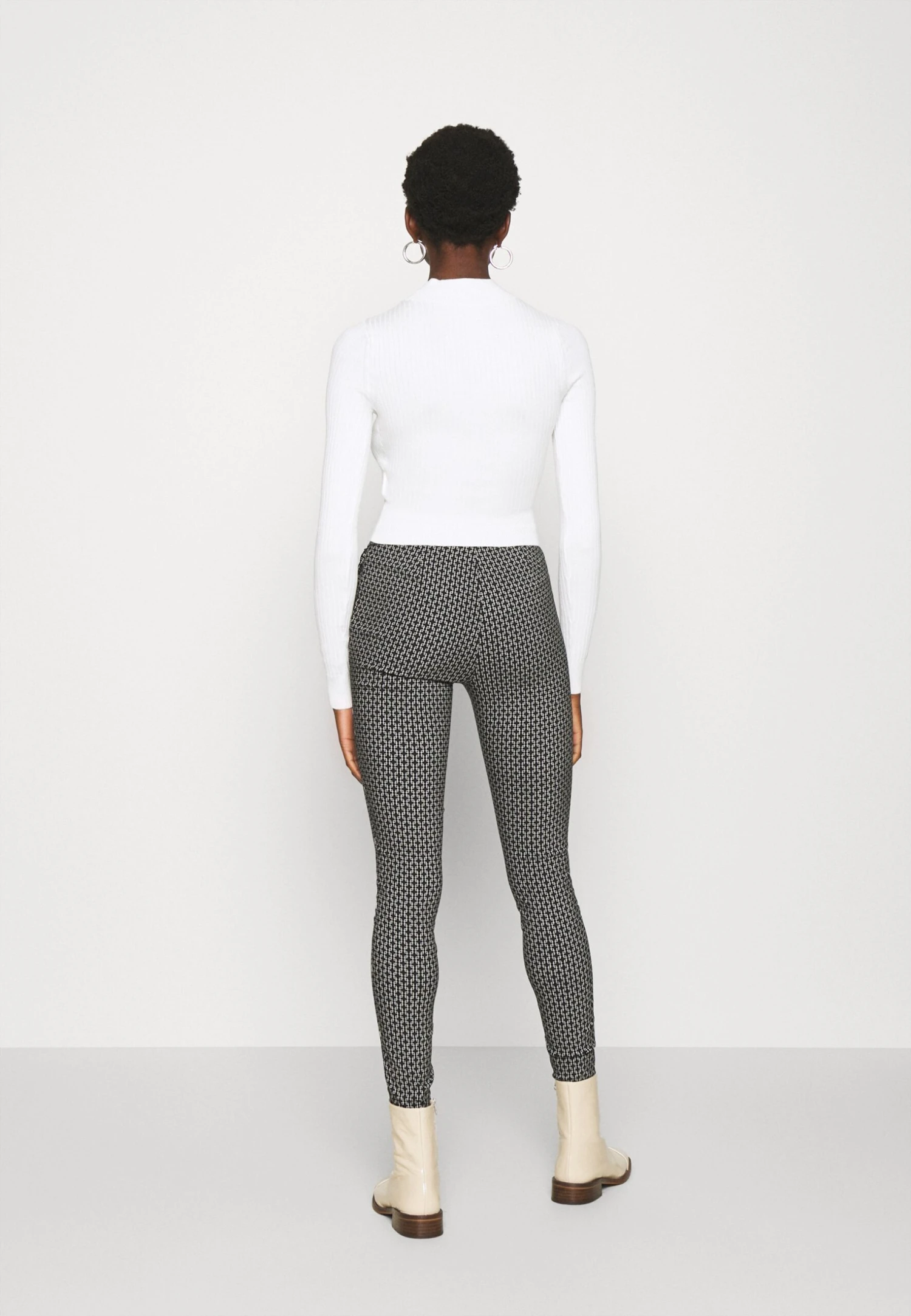 Even&Odd 2 Pack - Pullover - Black/White 6 Even&Odd 2 Pack - Pullover - Black/White â Image 4