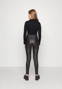 T-Shirt À Manches Longues - Black -Even-Odd Boutique fd320e479eb0489fb3d8dc4f7f3a62b9